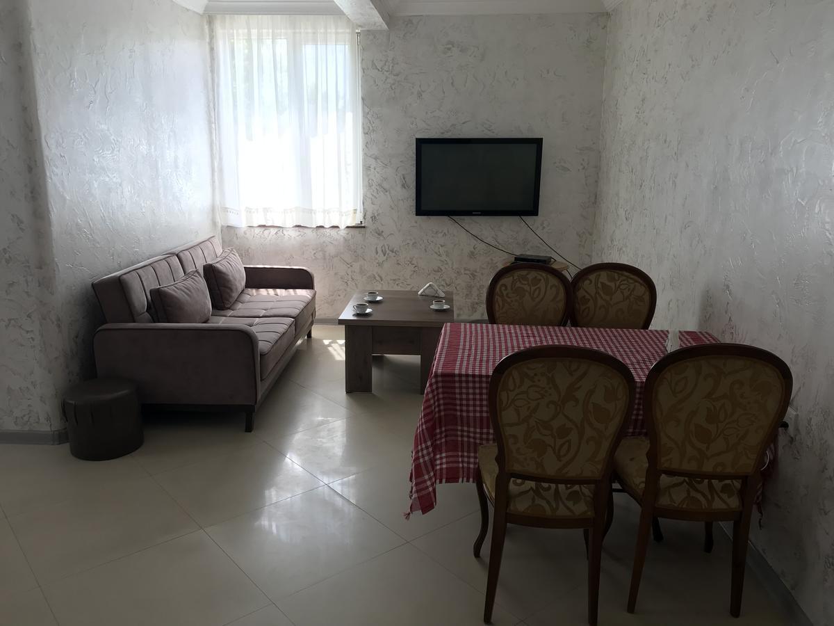 Nani'S Sweet Home バトゥーミ エクステリア 写真