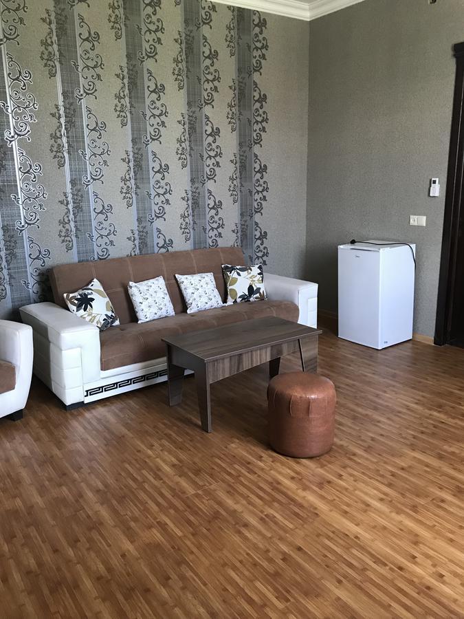 Nani'S Sweet Home バトゥーミ エクステリア 写真